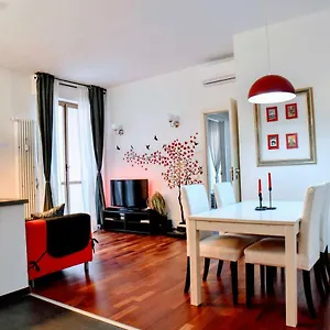  Apartment The Red In With Free Parking