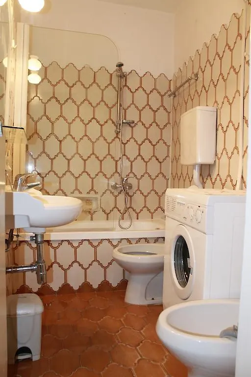 Apartment Appartamento Lungarno Acciaiuoli Florence Italy